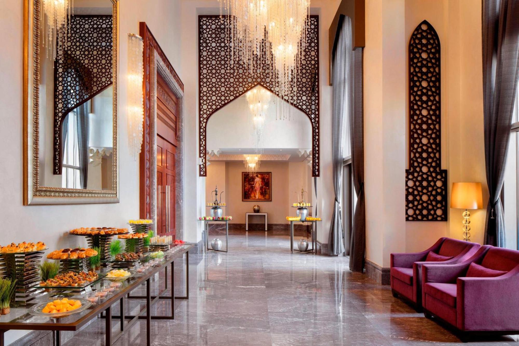 Ajman Saray, A Luxury Collection Resort, Аджман Екстериор снимка The lobby of the hotel