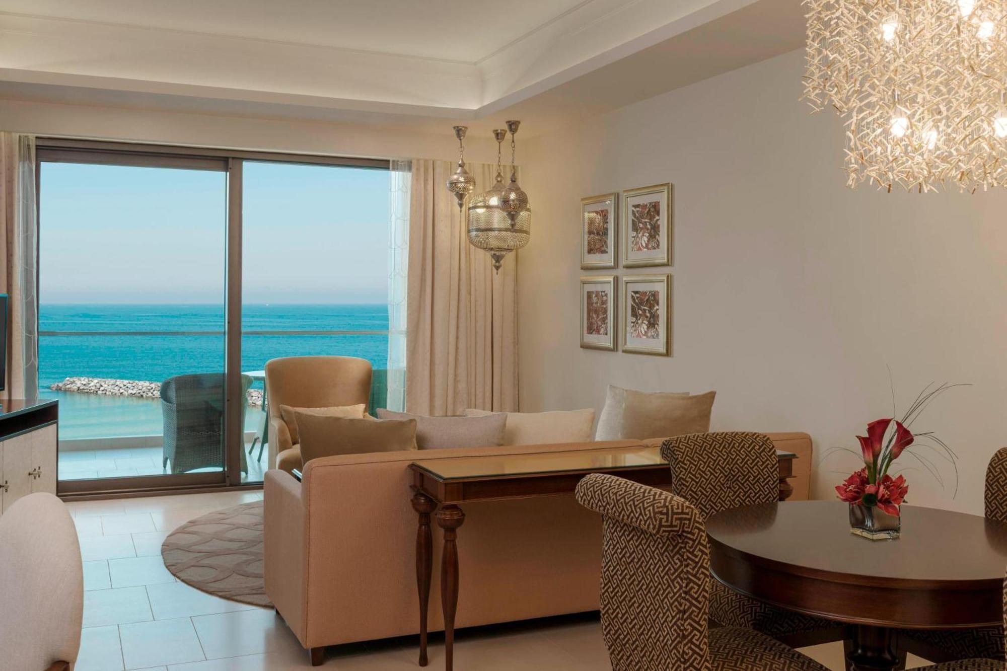 Ajman Saray, A Luxury Collection Resort, Аджман Екстериор снимка A suite at the Jumeirah Atlantis